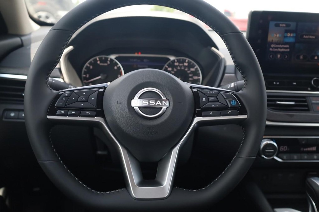Nissan Altima Vehicle Image 08