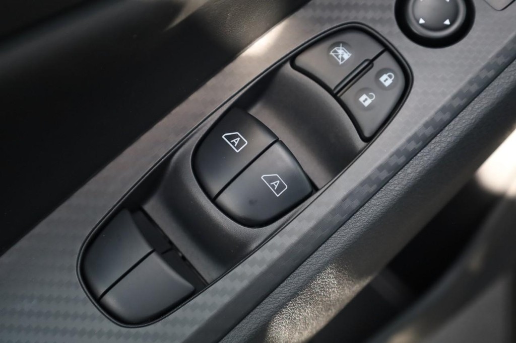 Nissan Altima Vehicle Image 11