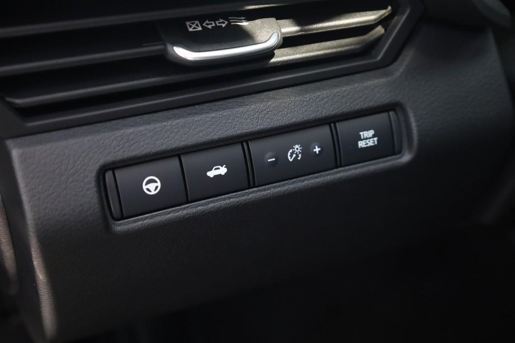Nissan Altima Vehicle Image 12