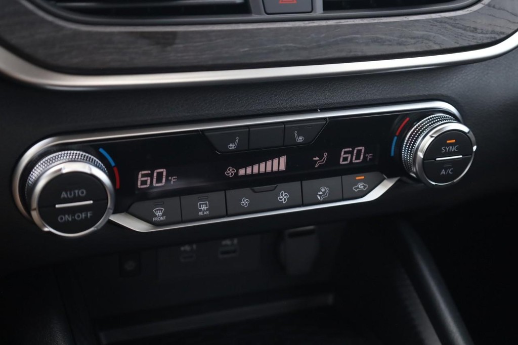 Nissan Altima Vehicle Image 16