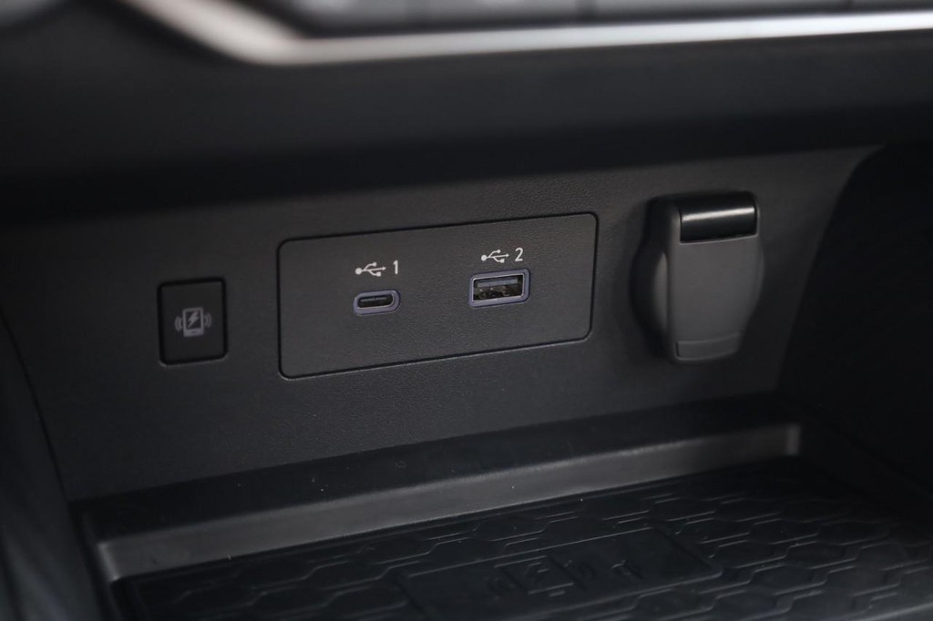 Nissan Altima Vehicle Image 17