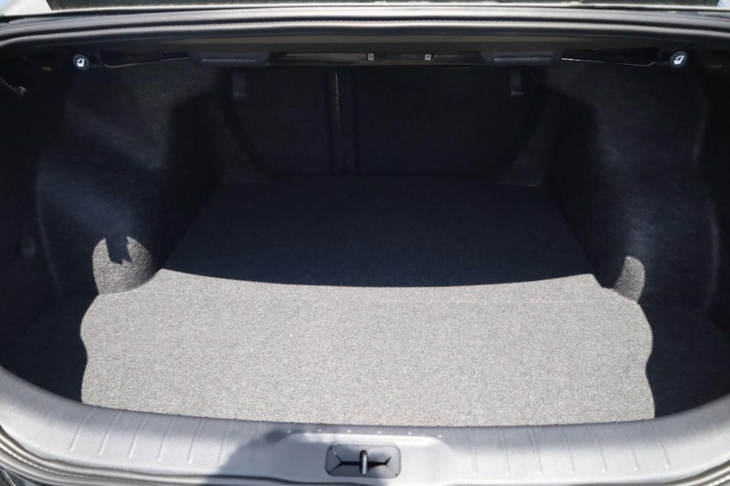 Nissan Altima Vehicle Image 23