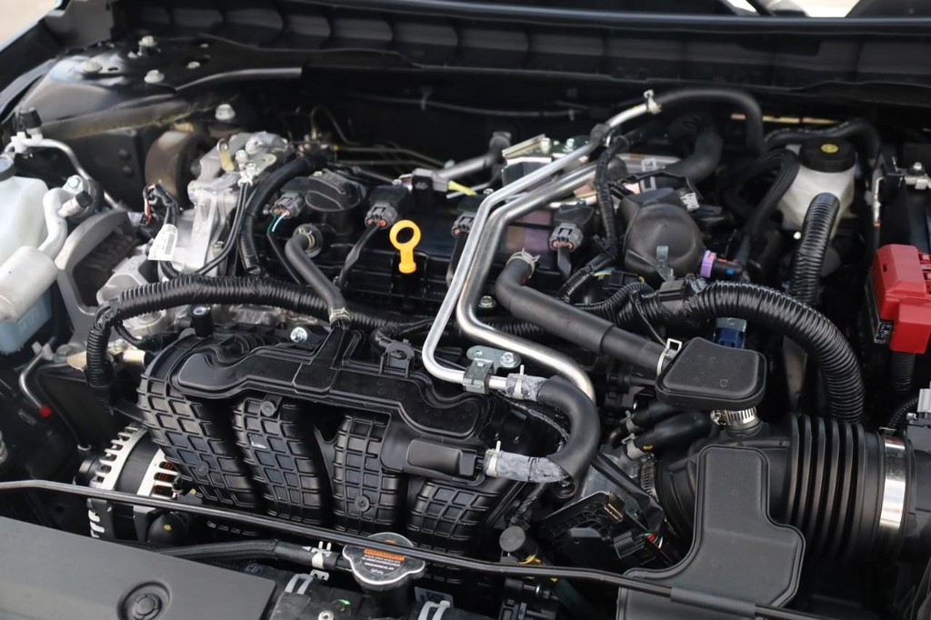 Nissan Altima Vehicle Image 24