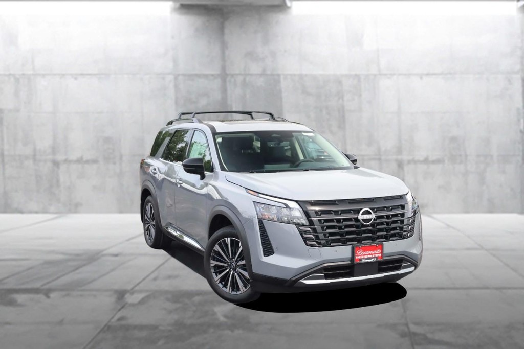 Nissan Pathfinder Vehicle Full-screen Gallery Image 2