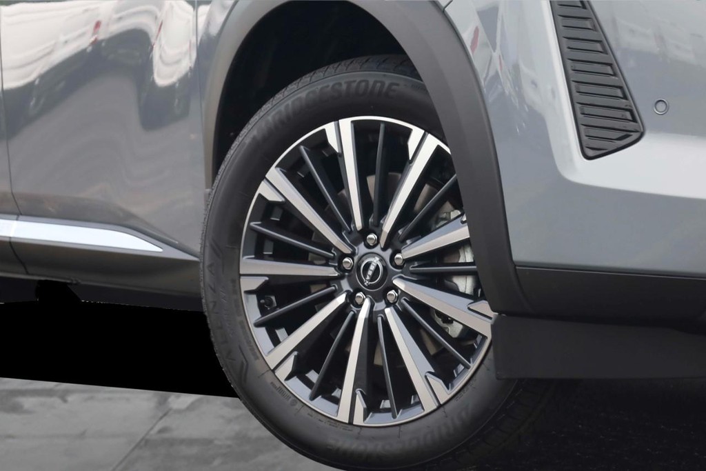Nissan Pathfinder Vehicle Full-screen Gallery Image 3