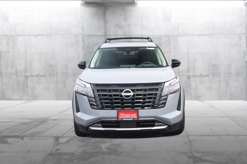 Nissan Pathfinder Vehicle Full-screen Gallery Image 4