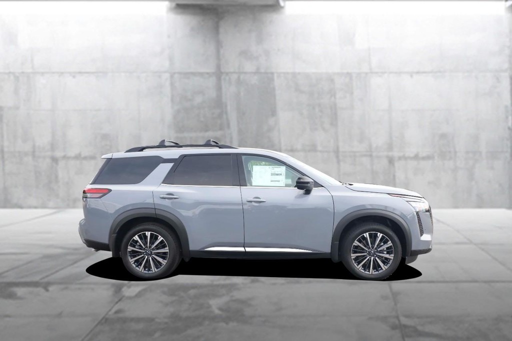Nissan Pathfinder Vehicle Full-screen Gallery Image 5