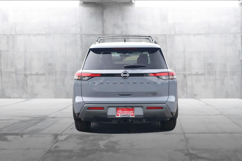 Nissan Pathfinder Vehicle Full-screen Gallery Image 6