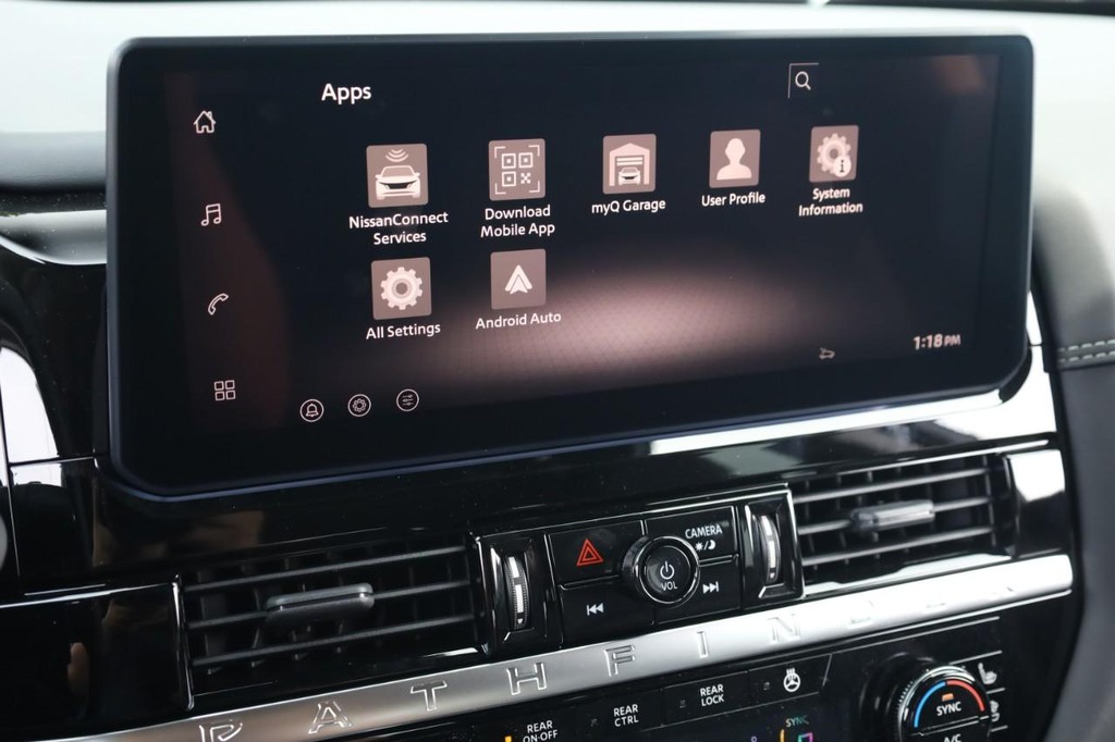 Nissan Pathfinder Vehicle Full-screen Gallery Image 13