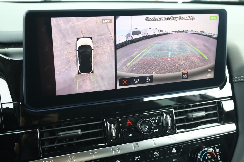 Nissan Pathfinder Vehicle Full-screen Gallery Image 14