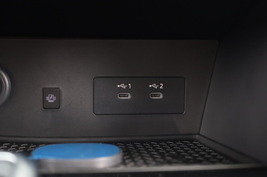 Nissan Pathfinder Vehicle Full-screen Gallery Image 16