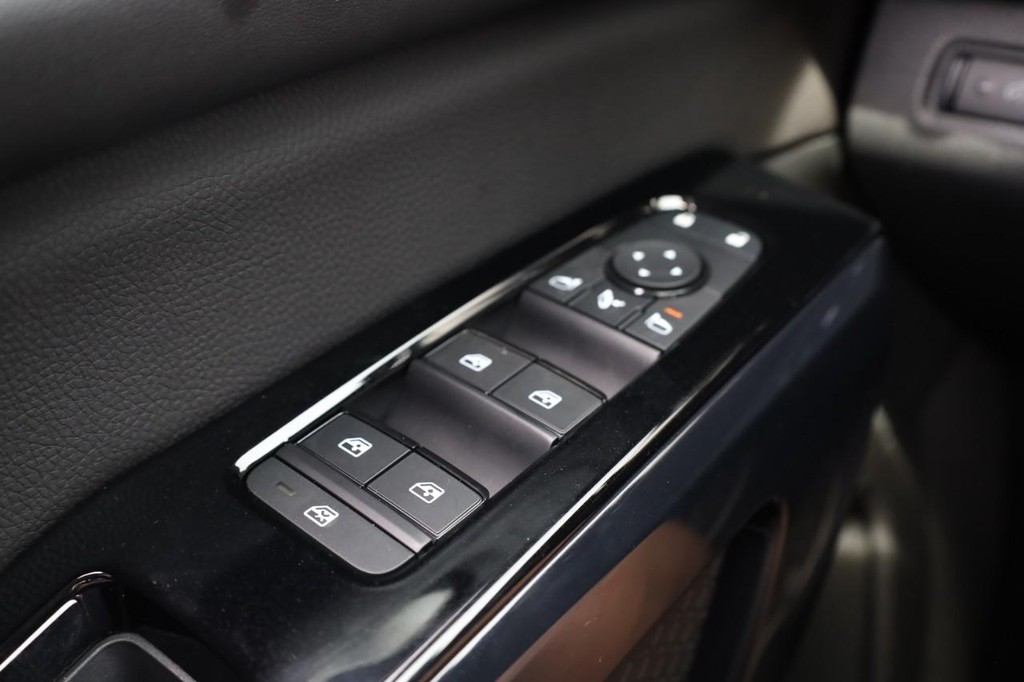 Nissan Pathfinder Vehicle Full-screen Gallery Image 19