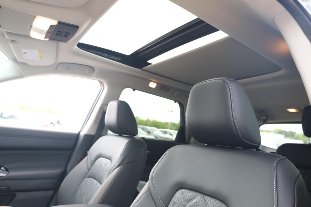 Nissan Pathfinder Vehicle Full-screen Gallery Image 22