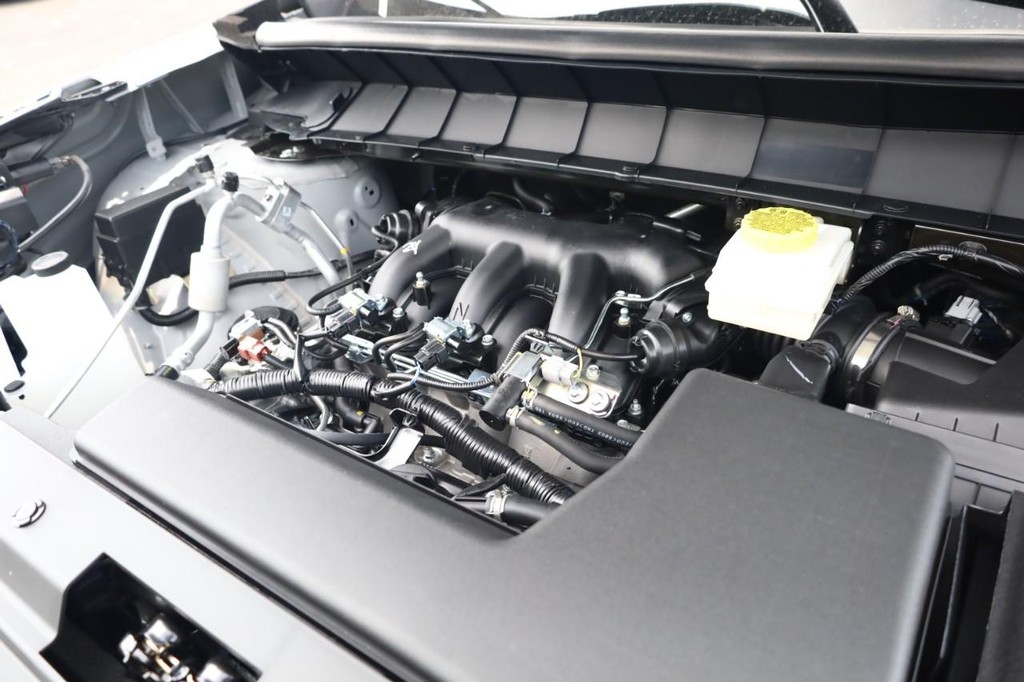Nissan Pathfinder Vehicle Full-screen Gallery Image 27