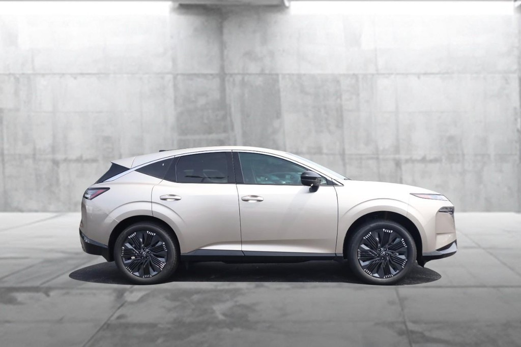 Nissan Murano Vehicle Full-screen Gallery Image 5