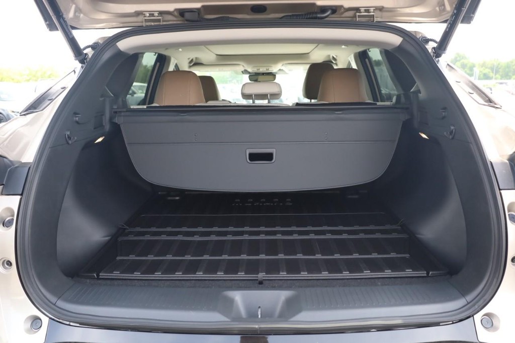 Nissan Murano Vehicle Full-screen Gallery Image 7