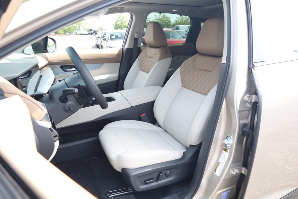 Nissan Murano Vehicle Full-screen Gallery Image 8