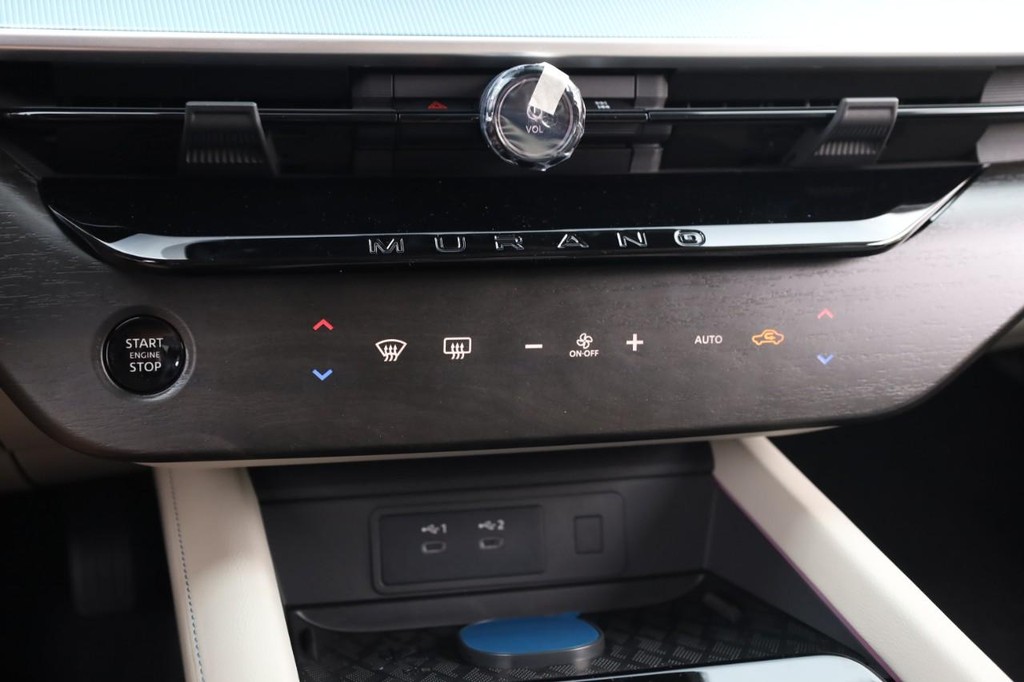 Nissan Murano Vehicle Full-screen Gallery Image 13