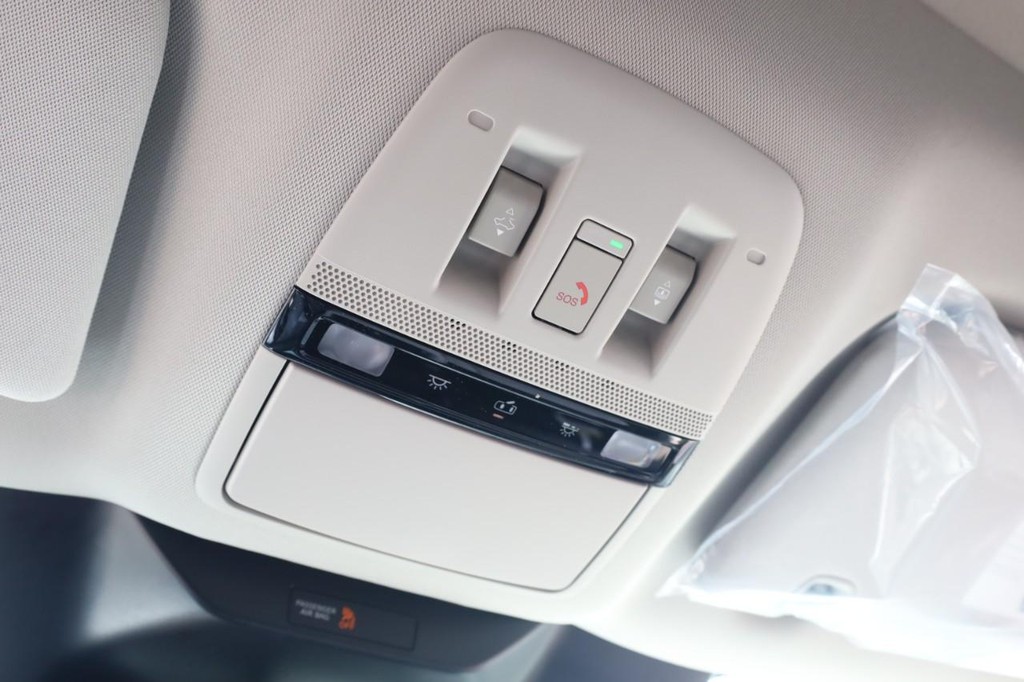 Nissan Murano Vehicle Full-screen Gallery Image 16