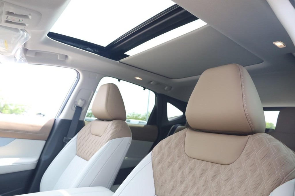Nissan Murano Vehicle Full-screen Gallery Image 20