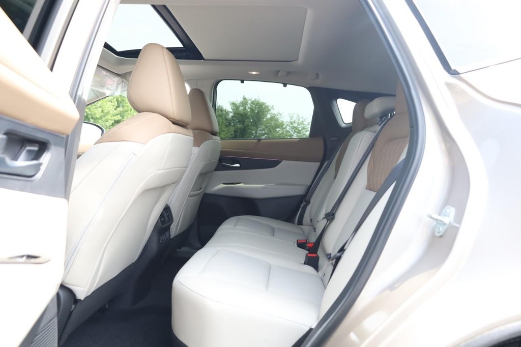 Nissan Murano Vehicle Full-screen Gallery Image 21