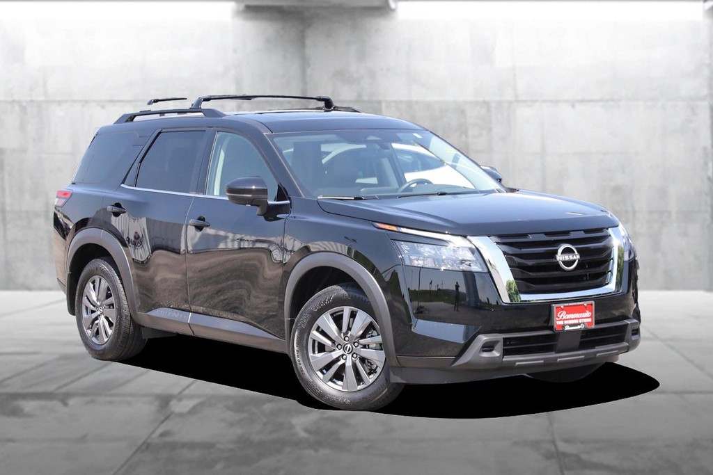 Nissan Pathfinder Vehicle Image 02