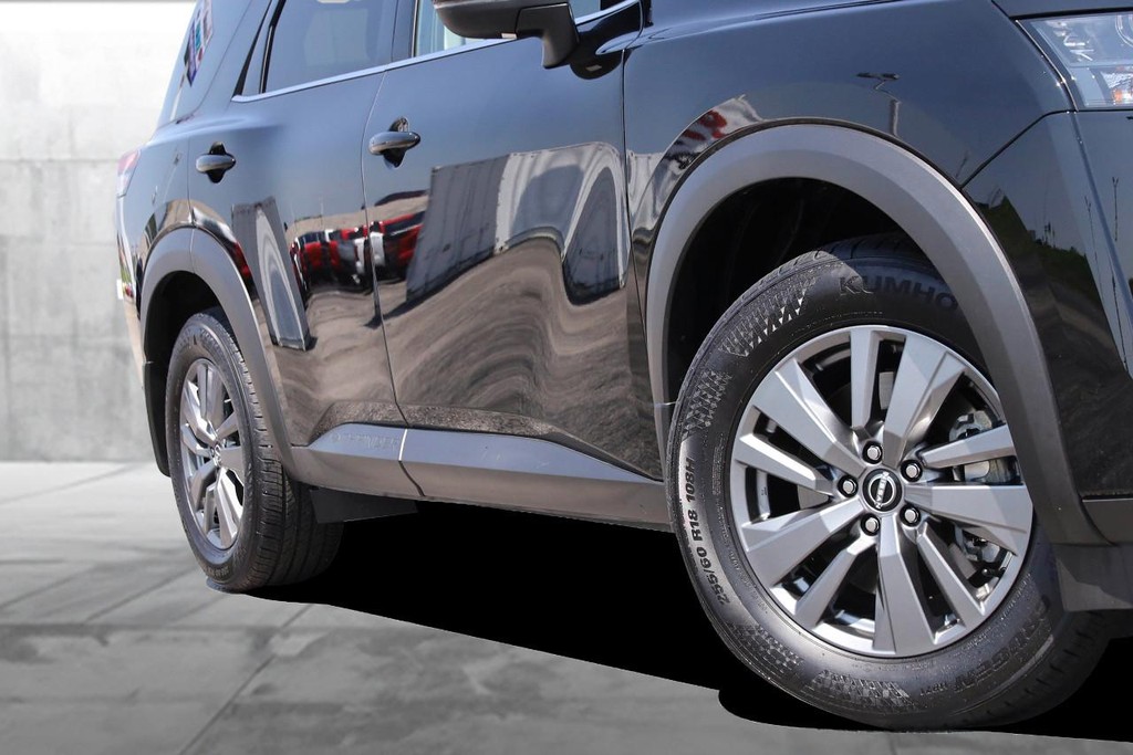 Nissan Pathfinder Vehicle Image 03