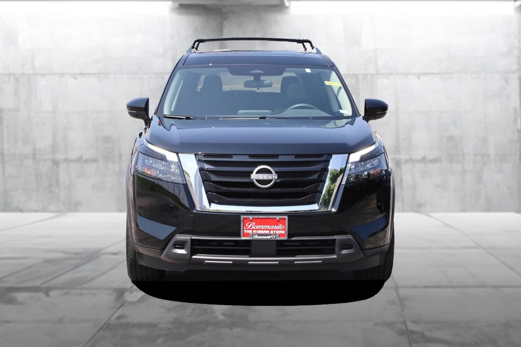 Nissan Pathfinder Vehicle Image 04