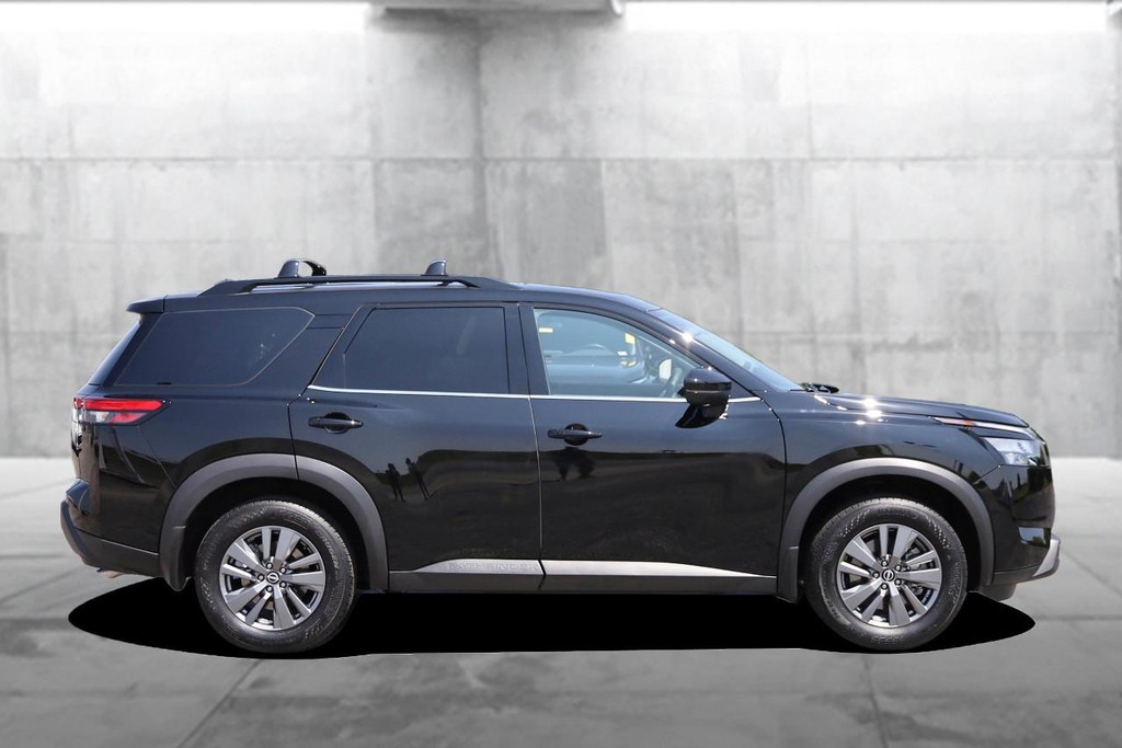 Nissan Pathfinder Vehicle Image 05