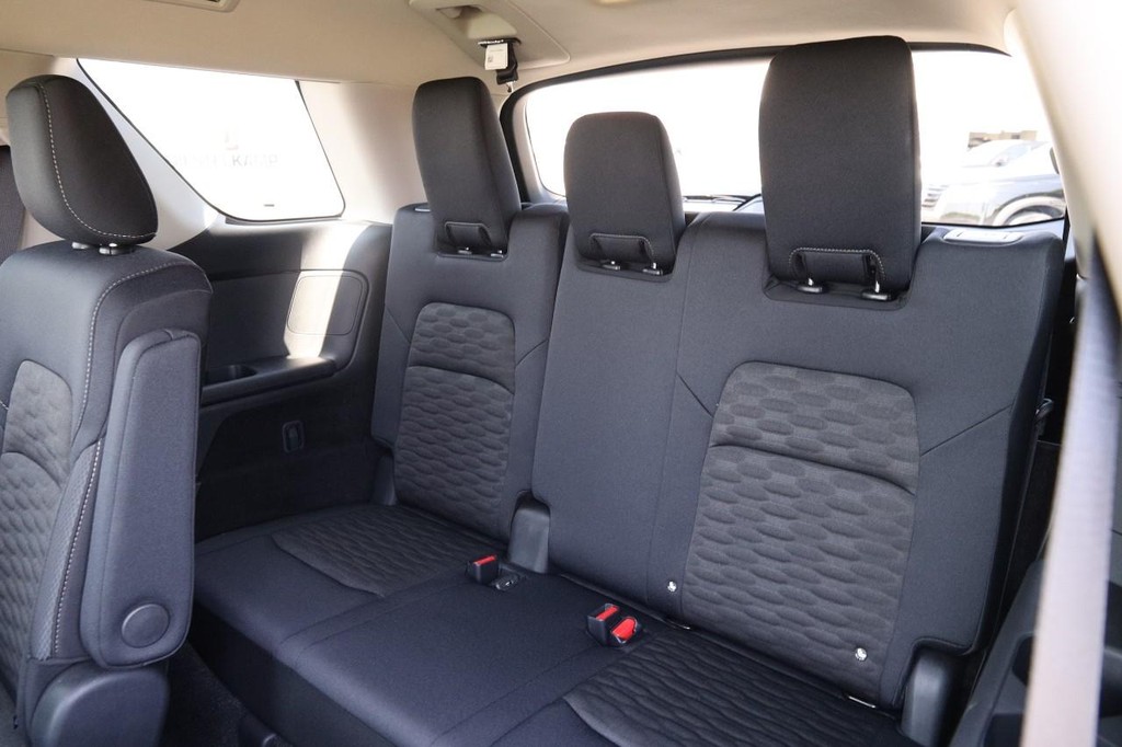 Nissan Pathfinder Vehicle Image 12