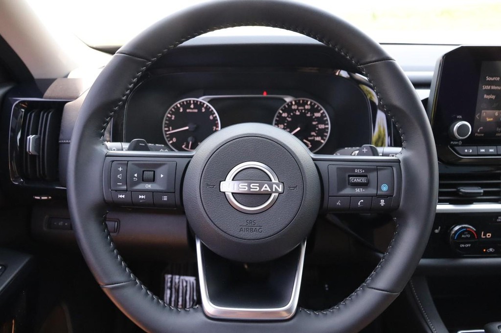 Nissan Pathfinder Vehicle Image 13