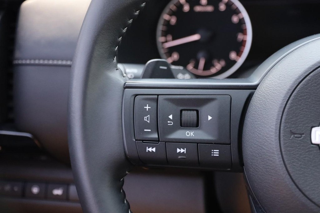 Nissan Pathfinder Vehicle Image 14