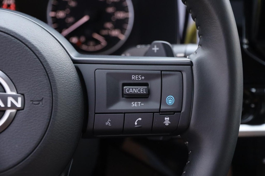 Nissan Pathfinder Vehicle Image 15