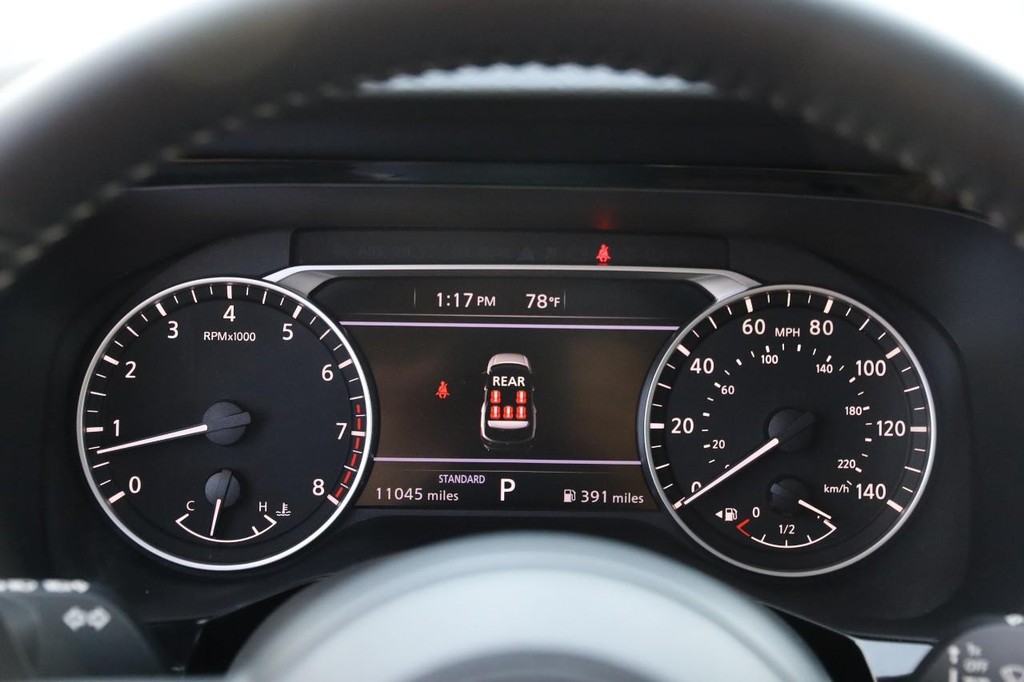 Nissan Pathfinder Vehicle Image 16