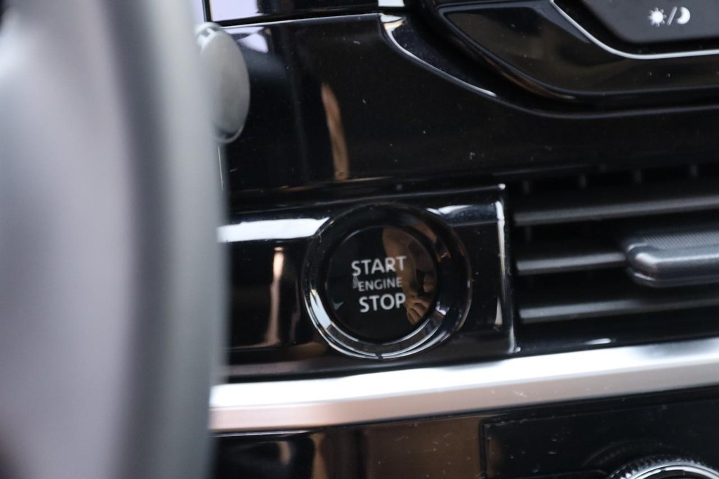 Nissan Pathfinder Vehicle Image 17