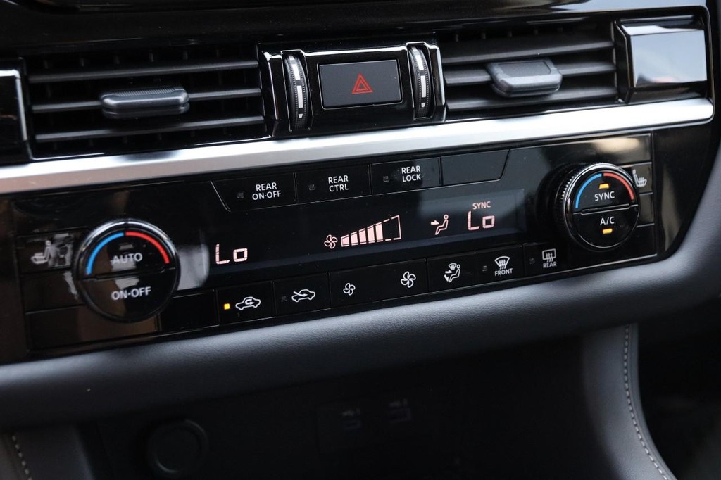Nissan Pathfinder Vehicle Image 21