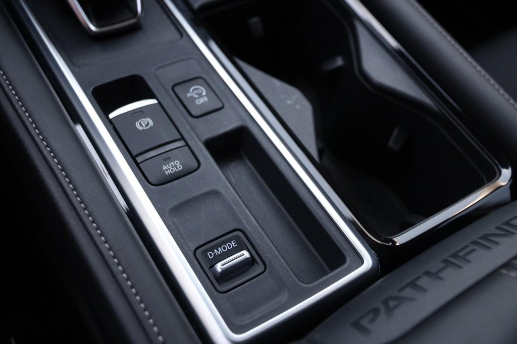 Nissan Pathfinder Vehicle Image 23