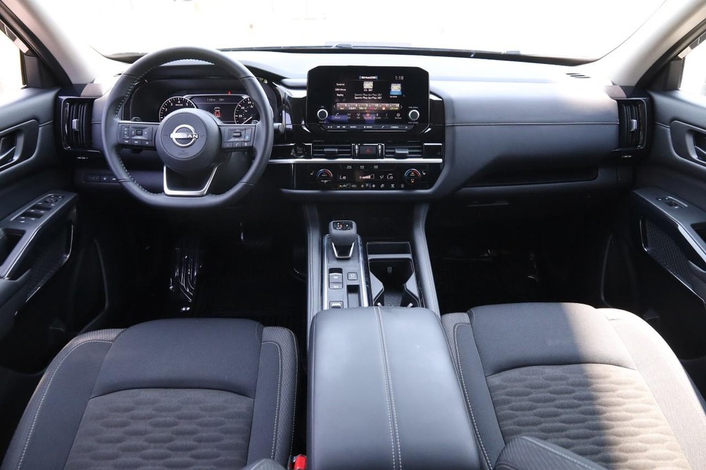 Nissan Pathfinder Vehicle Image 25