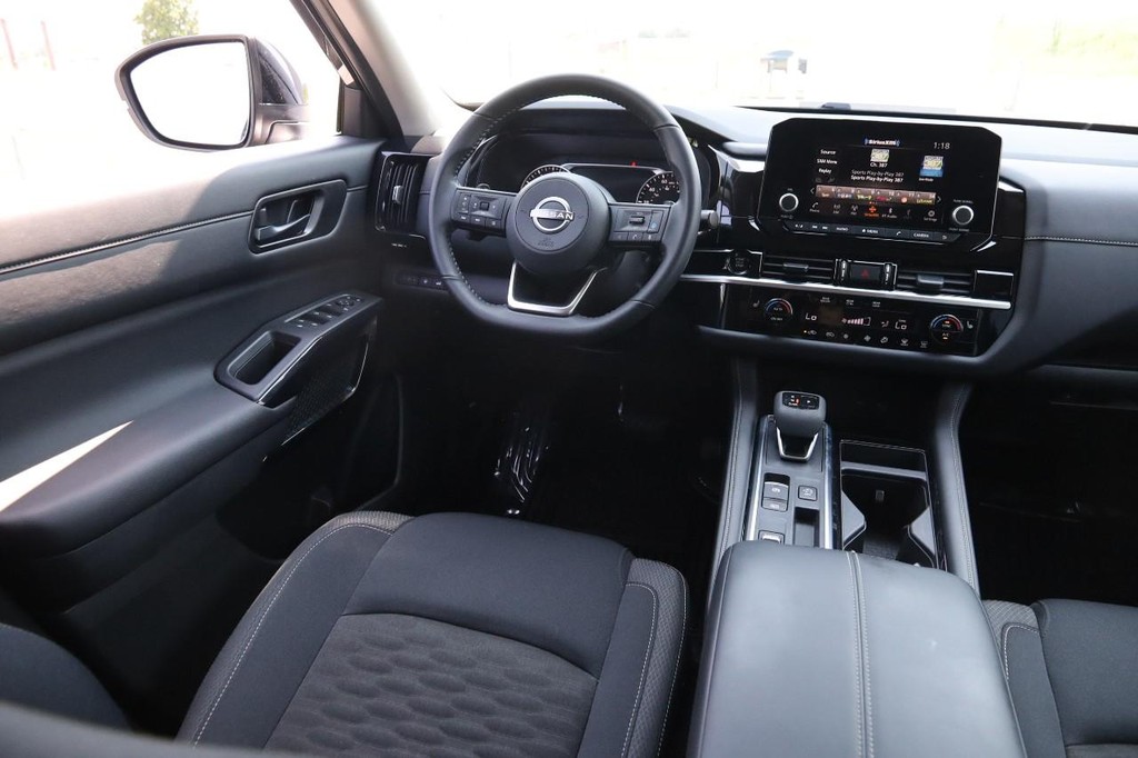 Nissan Pathfinder Vehicle Image 26
