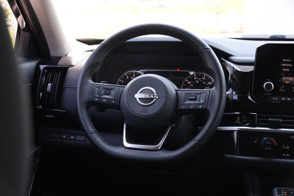 Nissan Pathfinder Vehicle Image 27