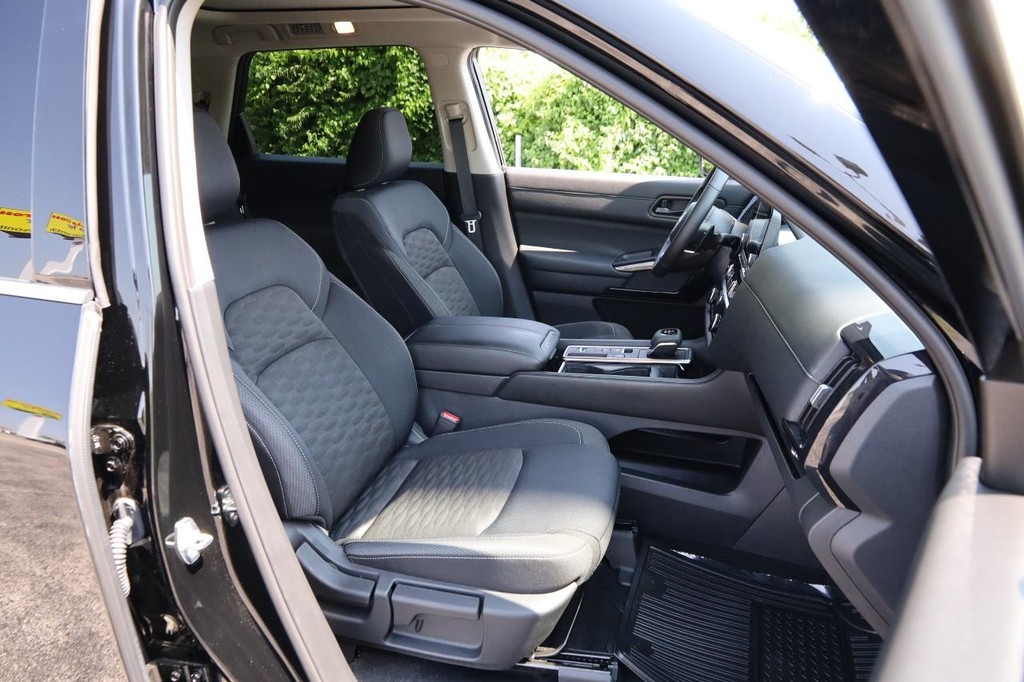 Nissan Pathfinder Vehicle Image 30