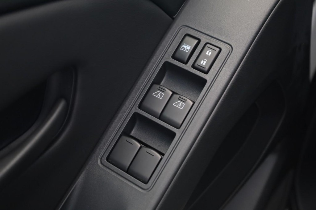 Nissan Frontier Vehicle Image 11
