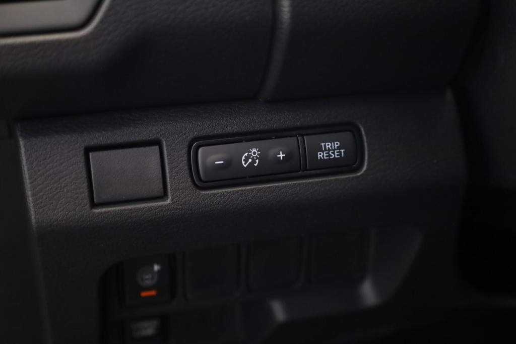 Nissan Frontier Vehicle Image 12