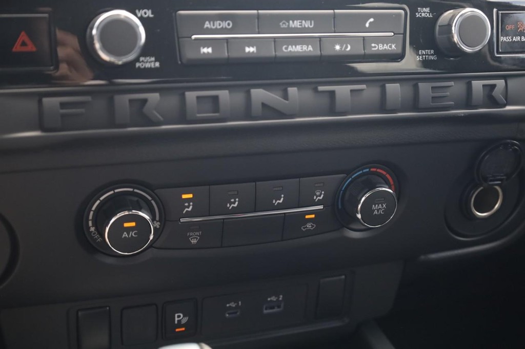 Nissan Frontier Vehicle Image 15