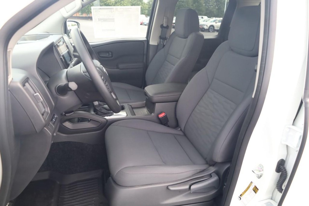 Nissan Frontier Vehicle Image 18