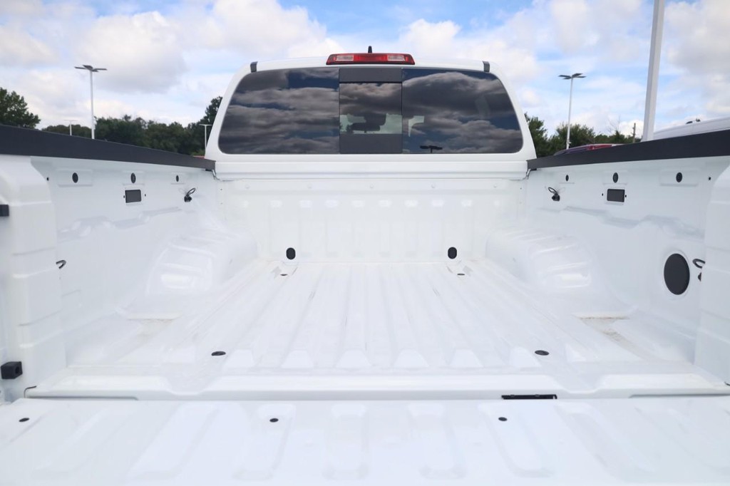 Nissan Frontier Vehicle Image 21
