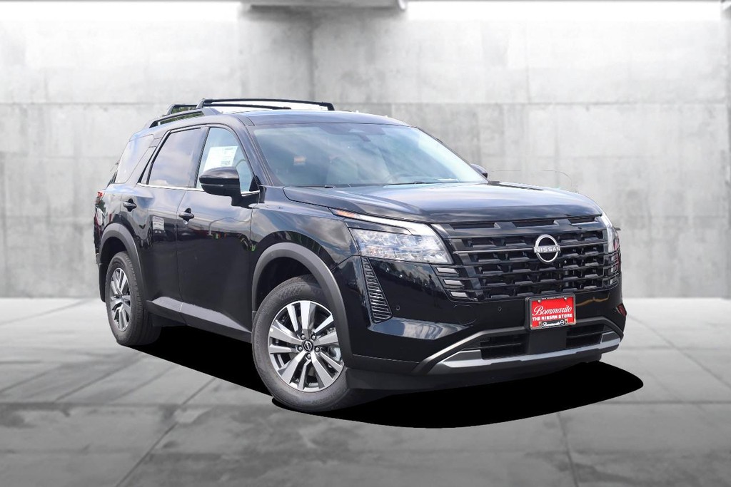 Nissan Pathfinder Vehicle Full-screen Gallery Image 2
