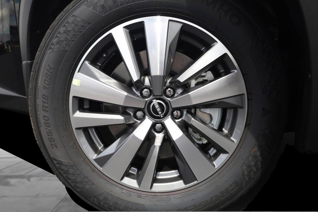 Nissan Pathfinder Vehicle Full-screen Gallery Image 3
