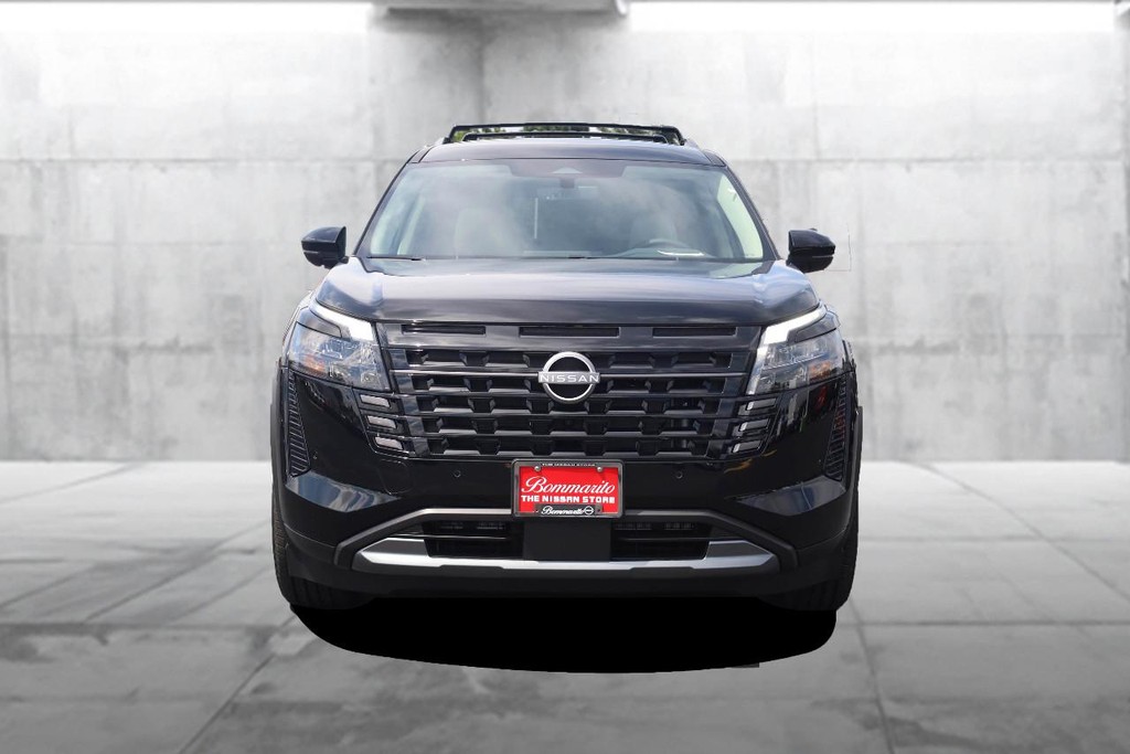 Nissan Pathfinder Vehicle Full-screen Gallery Image 4