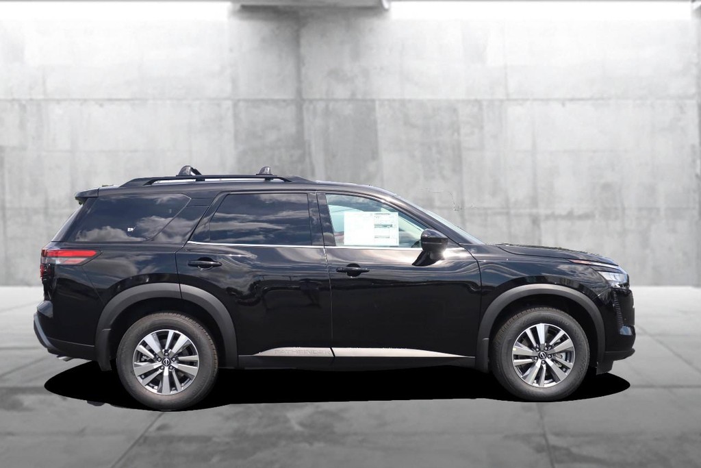 Nissan Pathfinder Vehicle Full-screen Gallery Image 5